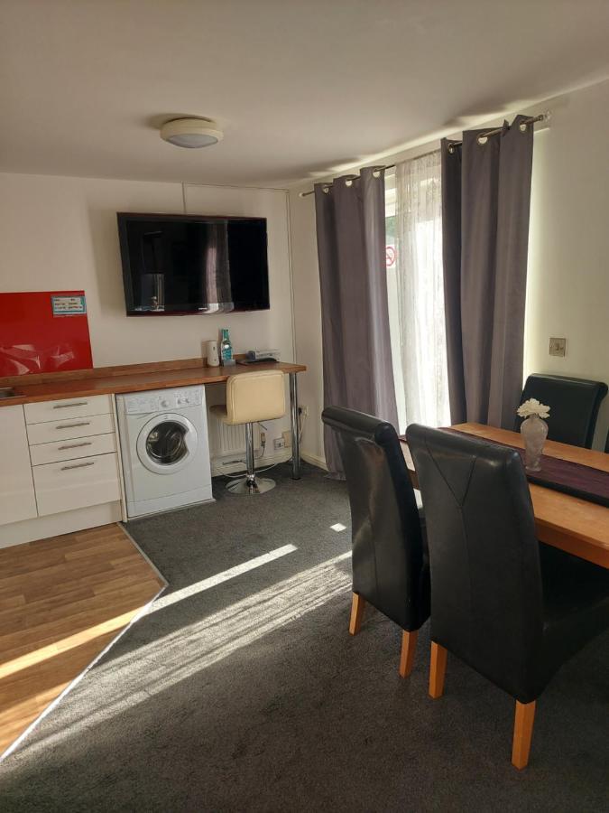 The Elms - Close To Centre Apartment *